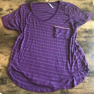 Short sleeve top with zippered pocket